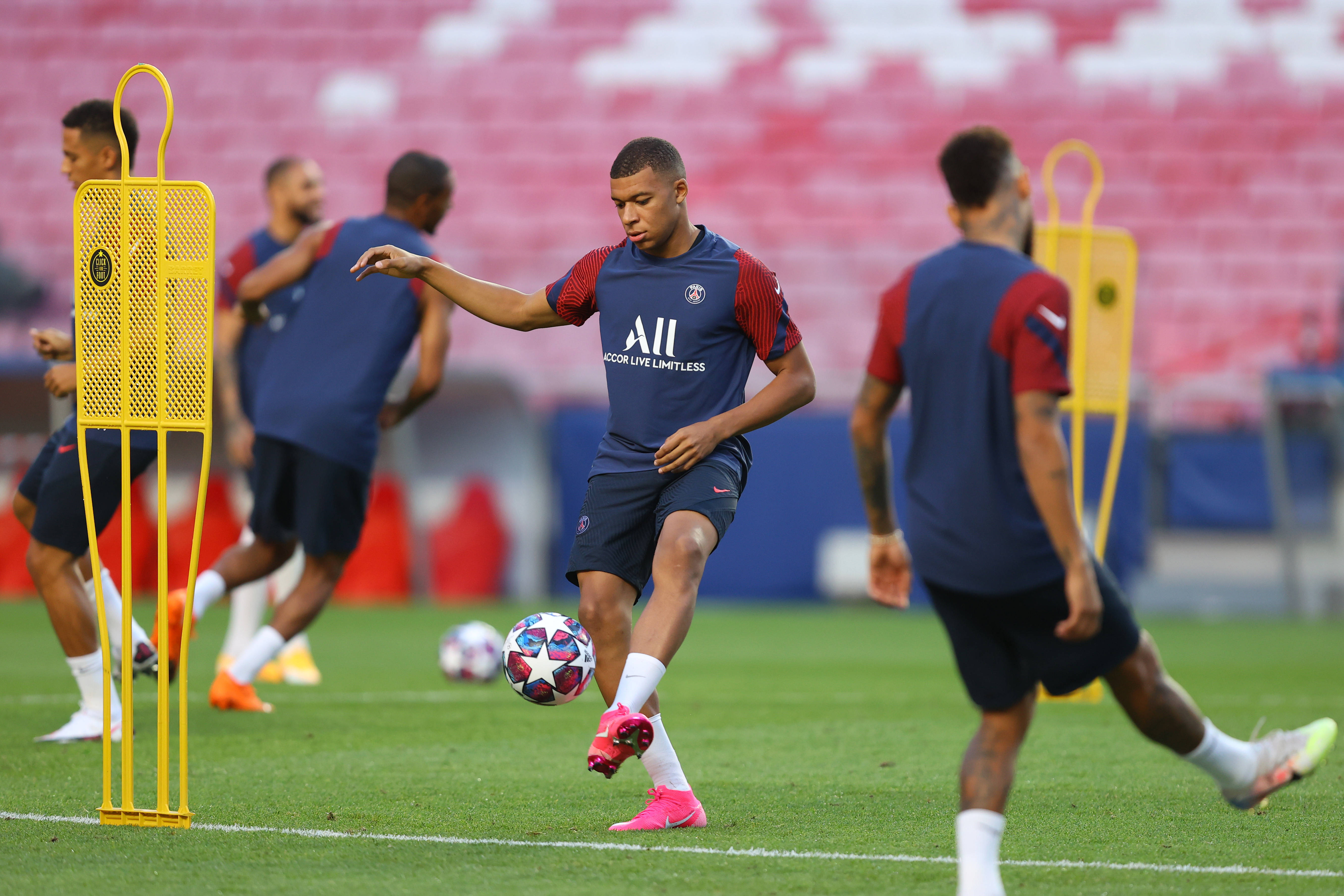 独行侠连胜势头强劲，欧文锡安双星闪耀鹈鹕_篮板、助攻、战报回顾